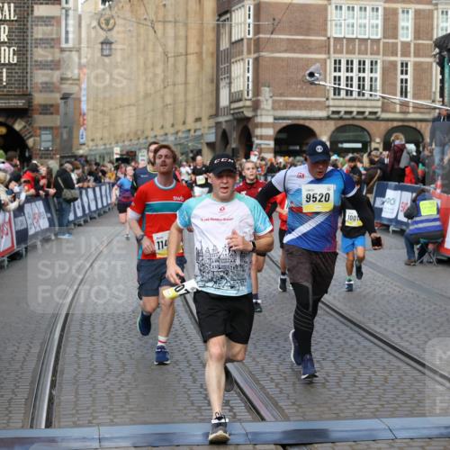 05.10.2025 - 20. swb-Marathon Bremen Yannick Fuchs http://msf.ph/oto/9252355 05.10.2025 10:54:10 Ziel 9313, 9520, 9548, 9807, 9835, 10019, 10075, 10163, 10484, 10631, 10662, 10785, 11152, 11303, 11339, 11432, 11593 meine-sportfotos.de