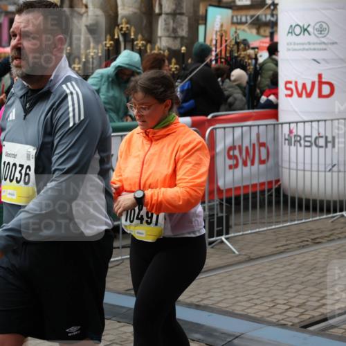05.10.2025 - 20. swb-Marathon Bremen Yannick Fuchs http://msf.ph/oto/9252358 05.10.2025 11:14:17 Ziel 9380, 10491, 11036 meine-sportfotos.de