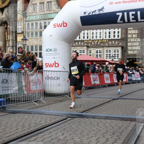 05.10.2025 - 20. swb-Marathon Bremen Yannick Fuchs http://msf.ph/oto/9252359 05.10.2025 10:45:20 Ziel 9290, 10091, 10431, 10822, 10898, 11488 meine-sportfotos.de