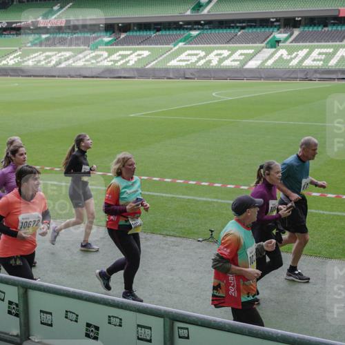05.10.2025 - 20. swb-Marathon Bremen Michael Burmester http://msf.ph/oto/9252366 05.10.2025 10:41:29 Laufen im Stadion 7706, 8533, 9001, 9178, 9191, 9217, 9265, 9274, 9306, 9334, 9353, 9355, 9357, 9401, 9438, 9446, 9530, 9537, 9538, 9589, 9599, 9605, 9617, 9632, 9685, 9702, 9757, 9764, 9774, 9836, 9837, 9853, 9874, 9877, 9887, 9892, 9907, 9982, 10051, 10095, 10100, 10101, 10125, 10129, 10132, 10148, 10152, 10197, 10212, 10214, 10223, 10235, 10236, 10249, 10295, 10330, 10332, 10333, 10458, 10550, 10582, 10585, 10614, 10632, 10706, 10937, 10998, 11037, 11232, 11379, 11405, 11437 meine-sportfotos.de