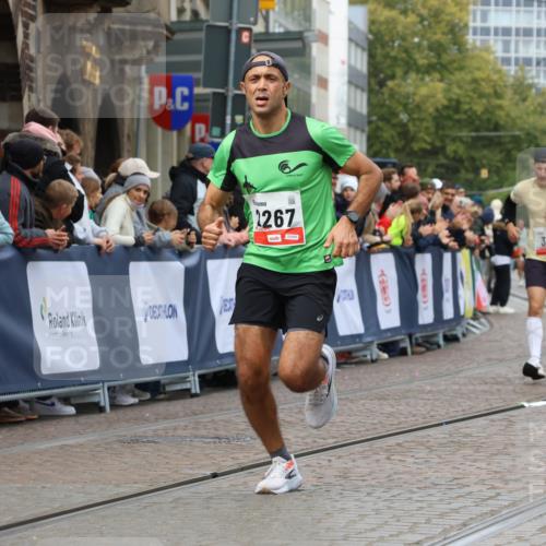 05.10.2025 - 20. swb-Marathon Bremen Strokosch-Dieckow http://msf.ph/oto/9252371 05.10.2025 12:50:34 Ziel 363, 664, 2267 meine-sportfotos.de