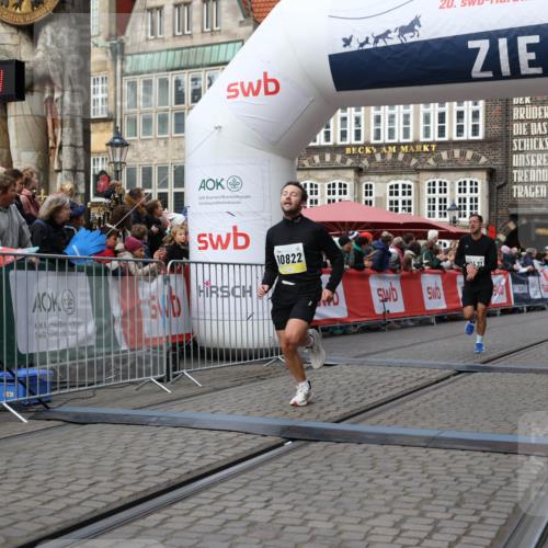 05.10.2025 - 20. swb-Marathon Bremen Yannick Fuchs http://msf.ph/oto/9252382 05.10.2025 10:45:20 Ziel 9290, 10091, 10431, 10822, 10898, 11488 meine-sportfotos.de