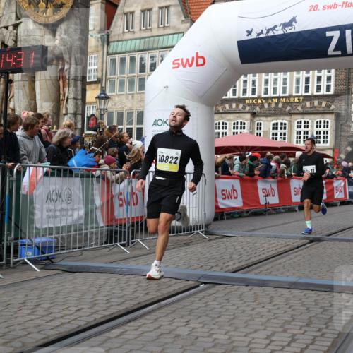 05.10.2025 - 20. swb-Marathon Bremen Yannick Fuchs http://msf.ph/oto/9252389 05.10.2025 10:45:20 Ziel 9290, 10091, 10431, 10822, 10898, 11488 meine-sportfotos.de
