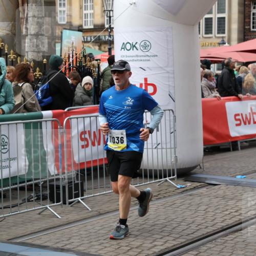 05.10.2025 - 20. swb-Marathon Bremen Yannick Fuchs http://msf.ph/oto/9252390 05.10.2025 11:14:18 Ziel 9380, 10491, 11036 meine-sportfotos.de