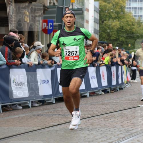 05.10.2025 - 20. swb-Marathon Bremen Strokosch-Dieckow http://msf.ph/oto/9252403 05.10.2025 12:50:34 Ziel 363, 664, 2267 meine-sportfotos.de