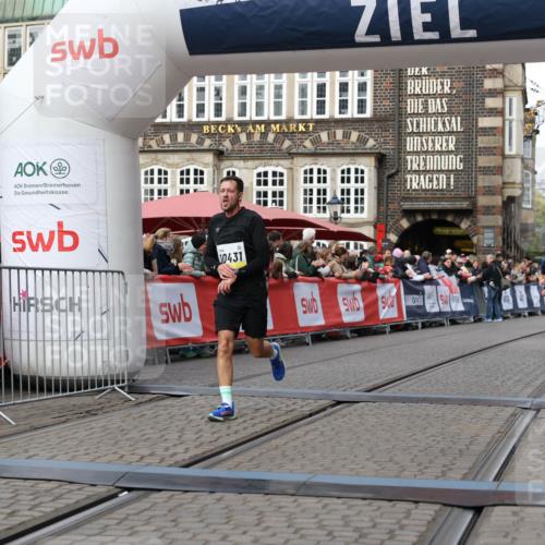 05.10.2025 - 20. swb-Marathon Bremen Yannick Fuchs http://msf.ph/oto/9252428 05.10.2025 10:45:21 Ziel 9290, 10091, 10431, 10822, 10898, 11488 meine-sportfotos.de