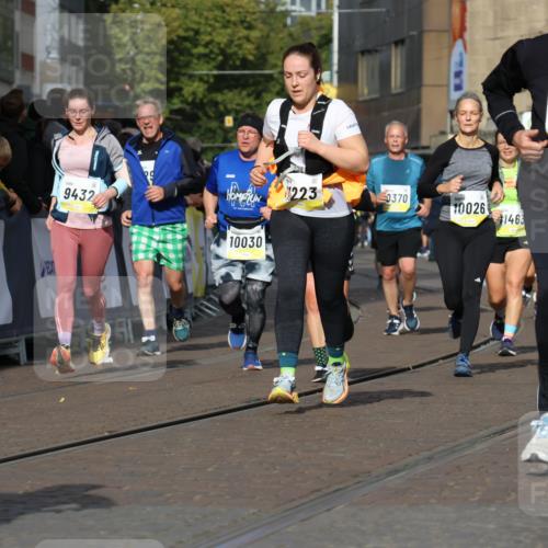 05.10.2025 - 20. swb-Marathon Bremen Strokosch-Dieckow http://msf.ph/oto/9252430 05.10.2025 11:01:33 Ziel 7908, 9278, 9286, 9322, 9371, 9432, 10026, 10030, 10056, 10157, 10324, 10336, 10562, 11223, 11463, 11493, 11732, 11733 meine-sportfotos.de