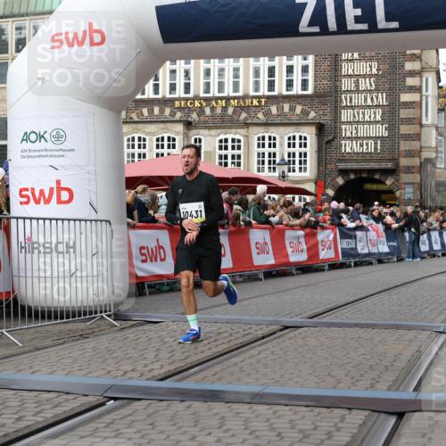 05.10.2025 - 20. swb-Marathon Bremen Yannick Fuchs http://msf.ph/oto/9252436 05.10.2025 10:45:21 Ziel 9290, 10091, 10431, 10822, 10898, 11488 meine-sportfotos.de