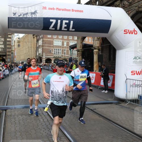 05.10.2025 - 20. swb-Marathon Bremen Yannick Fuchs http://msf.ph/oto/9252444 05.10.2025 10:54:11 Ziel 9313, 9520, 9548, 9807, 9835, 10019, 10075, 10163, 10631, 10662, 10785, 11151, 11152, 11303, 11339, 11432, 11593 meine-sportfotos.de
