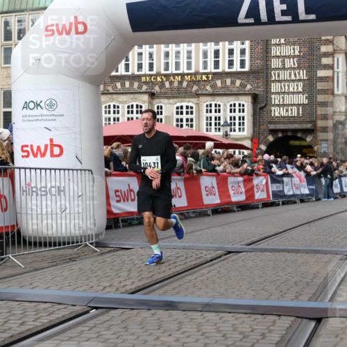 05.10.2025 - 20. swb-Marathon Bremen Yannick Fuchs http://msf.ph/oto/9252448 05.10.2025 10:45:21 Ziel 9290, 10091, 10431, 10822, 10898, 11488 meine-sportfotos.de