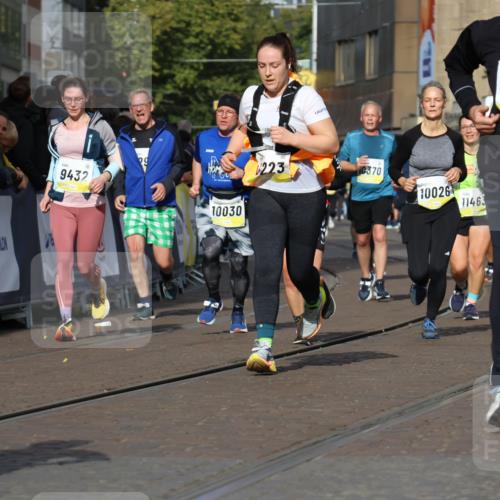 05.10.2025 - 20. swb-Marathon Bremen Strokosch-Dieckow http://msf.ph/oto/9252452 05.10.2025 11:01:33 Ziel 7908, 9278, 9286, 9322, 9371, 9432, 10026, 10030, 10056, 10157, 10324, 10336, 10562, 11223, 11463, 11493, 11732, 11733 meine-sportfotos.de