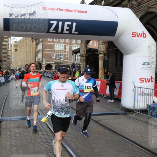 05.10.2025 - 20. swb-Marathon Bremen Yannick Fuchs http://msf.ph/oto/9252459 05.10.2025 10:54:12 Ziel 9313, 9520, 9807, 9835, 10019, 10075, 10163, 10631, 10662, 11151, 11152, 11303, 11339, 11347, 11432, 11593 meine-sportfotos.de