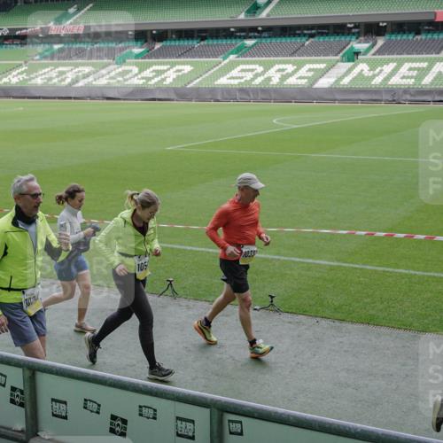 05.10.2025 - 20. swb-Marathon Bremen Michael Burmester http://msf.ph/oto/9252489 05.10.2025 10:41:34 Laufen im Stadion 7706, 8533, 9001, 9178, 9191, 9217, 9265, 9274, 9306, 9334, 9355, 9357, 9401, 9446, 9530, 9537, 9538, 9589, 9599, 9605, 9617, 9632, 9685, 9757, 9764, 9774, 9836, 9837, 9874, 9887, 9907, 9982, 10051, 10095, 10125, 10129, 10132, 10134, 10148, 10152, 10197, 10212, 10214, 10223, 10235, 10236, 10249, 10295, 10330, 10332, 10333, 10458, 10522, 10550, 10582, 10585, 10614, 10632, 10706, 10815, 10937, 10998, 11037, 11232, 11379, 11405, 11437 meine-sportfotos.de