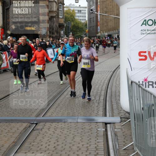 05.10.2025 - 20. swb-Marathon Bremen Yannick Fuchs http://msf.ph/oto/9252493 05.10.2025 11:14:22 Ziel 9695, 9724, 10114, 10115, 11036, 11135, 11539, 11555 meine-sportfotos.de