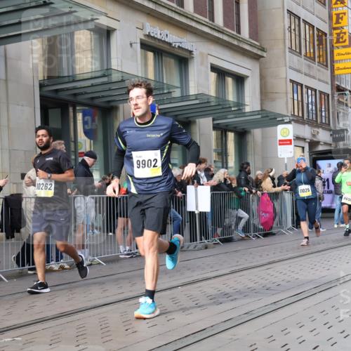 05.10.2025 - 20. swb-Marathon Bremen Strokosch-Dieckow http://msf.ph/oto/9252496 05.10.2025 10:55:11 Ziel 7165, 9195, 9197, 9201, 9350, 9492, 9514, 9654, 9720, 9722, 9856, 9902, 9933, 10088, 10107, 10111, 10116, 10195, 10256, 10260, 10262, 10475, 10745, 10755, 10757, 10909, 10970, 11025, 11081, 11115, 11197, 11380, 11431, 11586, 11588, 11702, 7165, 9195, 9197, 9201, 9350, 9492, 9514, 9654, 9720, 9722, 9856, 9902, 9933, 10088, 10107, 10111, 10116, 10195, 10256, 10260, 10262, 10475, 10745, 10755, 10757, 10909, 10970, 11025, 11081, 11115 meine-sportfotos.de
