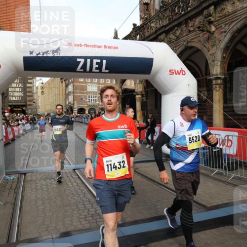 05.10.2025 - 20. swb-Marathon Bremen Yannick Fuchs http://msf.ph/oto/9252502 05.10.2025 10:54:13 Ziel 9313, 9520, 9807, 9835, 10019, 10075, 10631, 10662, 11151, 11303, 11339, 11347, 11432, 11593 meine-sportfotos.de