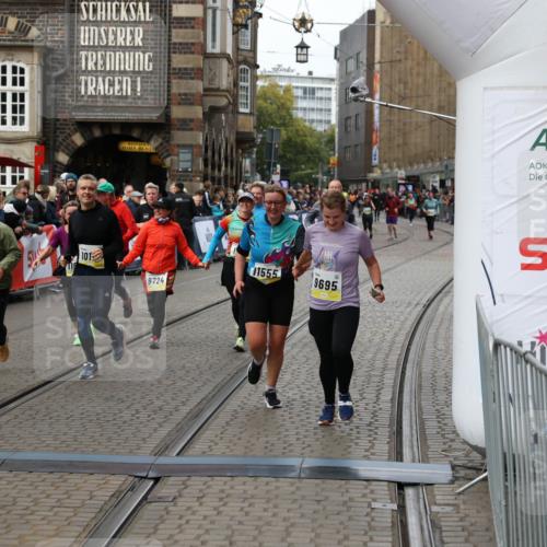 05.10.2025 - 20. swb-Marathon Bremen Yannick Fuchs http://msf.ph/oto/9252507 05.10.2025 11:14:23 Ziel 9695, 9724, 10114, 10115, 10201, 10832, 11036, 11135, 11539, 11555 meine-sportfotos.de