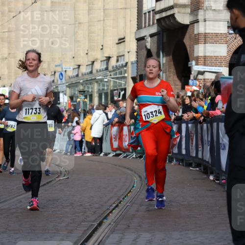 05.10.2025 - 20. swb-Marathon Bremen Strokosch-Dieckow http://msf.ph/oto/9252515 05.10.2025 11:01:36 Ziel 9269, 9278, 9294, 9322, 9432, 9782, 10026, 10030, 10056, 10324, 10370, 10562, 11223, 11463, 11493, 11732, 11733 meine-sportfotos.de