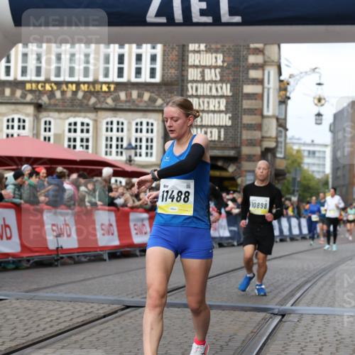 05.10.2025 - 20. swb-Marathon Bremen Yannick Fuchs http://msf.ph/oto/9252521 05.10.2025 10:45:23 Ziel 9290, 9963, 10431, 10822, 10898, 11488 meine-sportfotos.de
