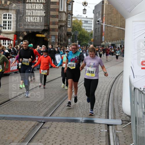 05.10.2025 - 20. swb-Marathon Bremen Yannick Fuchs http://msf.ph/oto/9252540 05.10.2025 11:14:23 Ziel 9695, 9724, 10114, 10115, 10201, 10832, 11036, 11135, 11539, 11555 meine-sportfotos.de