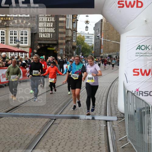 05.10.2025 - 20. swb-Marathon Bremen Yannick Fuchs http://msf.ph/oto/9252545 05.10.2025 11:14:23 Ziel 9695, 9724, 10114, 10115, 10201, 10832, 11036, 11135, 11539, 11555 meine-sportfotos.de