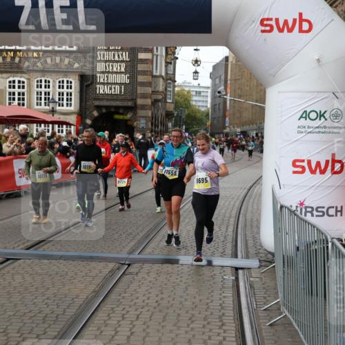 05.10.2025 - 20. swb-Marathon Bremen Yannick Fuchs http://msf.ph/oto/9252551 05.10.2025 11:14:23 Ziel 9695, 9724, 10114, 10115, 10201, 10832, 11036, 11135, 11539, 11555 meine-sportfotos.de
