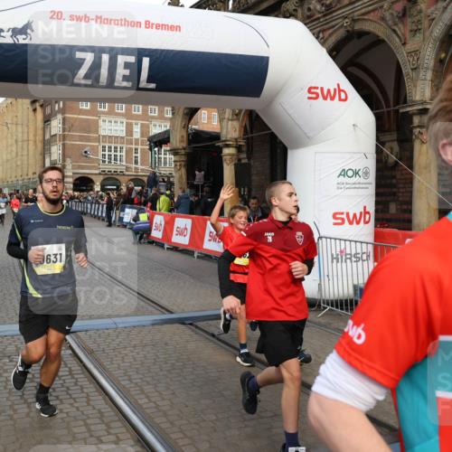05.10.2025 - 20. swb-Marathon Bremen Yannick Fuchs http://msf.ph/oto/9252553 05.10.2025 10:54:13 Ziel 9313, 9520, 9807, 9835, 10019, 10075, 10631, 10662, 11151, 11303, 11339, 11347, 11432, 11593 meine-sportfotos.de