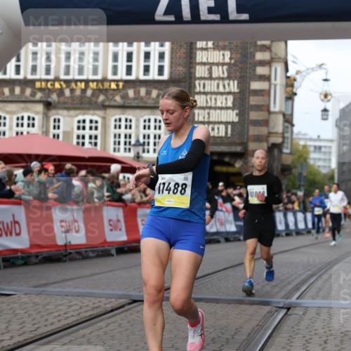 05.10.2025 - 20. swb-Marathon Bremen Yannick Fuchs http://msf.ph/oto/9252554 05.10.2025 10:45:23 Ziel 9290, 9963, 10431, 10822, 10898, 11488 meine-sportfotos.de
