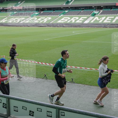 05.10.2025 - 20. swb-Marathon Bremen Michael Burmester http://msf.ph/oto/9252556 05.10.2025 10:41:35 Laufen im Stadion 7706, 8533, 9001, 9178, 9191, 9217, 9265, 9274, 9306, 9334, 9355, 9357, 9401, 9446, 9530, 9537, 9538, 9589, 9599, 9605, 9617, 9632, 9649, 9685, 9757, 9764, 9774, 9836, 9837, 9874, 9887, 9907, 9982, 10051, 10095, 10125, 10129, 10132, 10134, 10148, 10152, 10197, 10212, 10214, 10223, 10235, 10236, 10249, 10295, 10330, 10332, 10333, 10458, 10522, 10550, 10582, 10585, 10614, 10632, 10706, 10722, 10815, 10937, 10998, 11037, 11232, 11379, 11405, 11437, 11473, 7706 meine-sportfotos.de