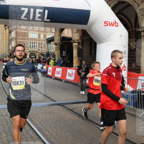 05.10.2025 - 20. swb-Marathon Bremen Yannick Fuchs http://msf.ph/oto/9252575 05.10.2025 10:54:13 Ziel 9313, 9520, 9807, 9835, 10019, 10075, 10631, 10662, 11151, 11303, 11339, 11347, 11432, 11593 meine-sportfotos.de