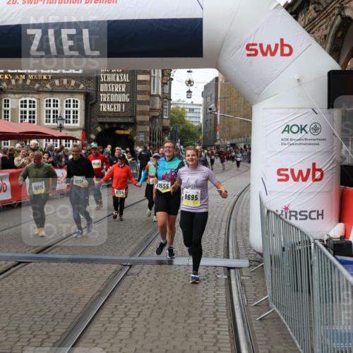 05.10.2025 - 20. swb-Marathon Bremen Yannick Fuchs http://msf.ph/oto/9252591 05.10.2025 11:14:23 Ziel 9695, 9724, 10114, 10115, 10201, 10832, 11036, 11135, 11539, 11555 meine-sportfotos.de