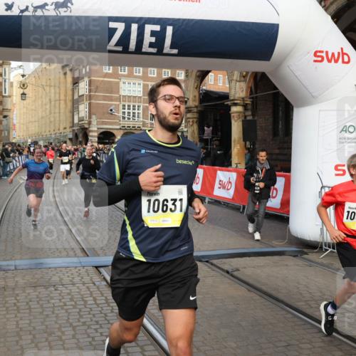 05.10.2025 - 20. swb-Marathon Bremen Yannick Fuchs http://msf.ph/oto/9252592 05.10.2025 10:54:14 Ziel 9520, 9807, 9835, 10019, 10075, 10631, 10662, 11151, 11303, 11339, 11347, 11432, 11593 meine-sportfotos.de