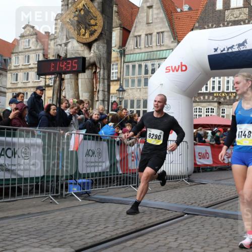 05.10.2025 - 20. swb-Marathon Bremen Yannick Fuchs http://msf.ph/oto/9252597 05.10.2025 10:45:24 Ziel 9290, 9963, 10431, 10634, 10822, 10898, 11488 meine-sportfotos.de