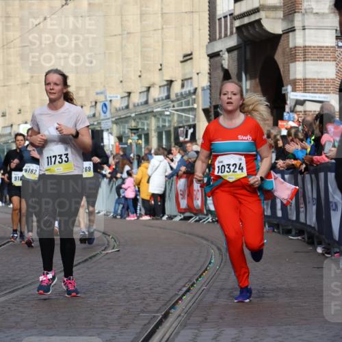 05.10.2025 - 20. swb-Marathon Bremen Strokosch-Dieckow http://msf.ph/oto/9252601 05.10.2025 11:01:36 Ziel 9269, 9278, 9294, 9322, 9432, 9782, 10026, 10030, 10056, 10324, 10370, 10562, 11223, 11463, 11493, 11732, 11733 meine-sportfotos.de