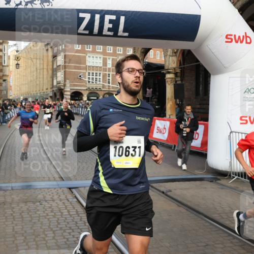 05.10.2025 - 20. swb-Marathon Bremen Yannick Fuchs http://msf.ph/oto/9252606 05.10.2025 10:54:14 Ziel 9520, 9807, 9835, 10019, 10075, 10631, 10662, 11151, 11303, 11339, 11347, 11432, 11593 meine-sportfotos.de