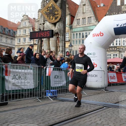05.10.2025 - 20. swb-Marathon Bremen Yannick Fuchs http://msf.ph/oto/9252618 05.10.2025 10:45:24 Ziel 9290, 9963, 10431, 10634, 10822, 10898, 11488 meine-sportfotos.de