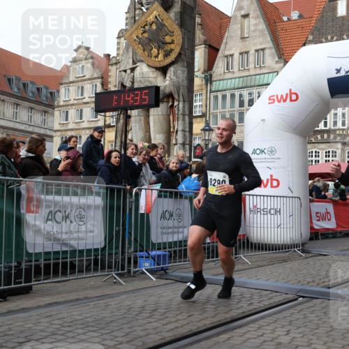 05.10.2025 - 20. swb-Marathon Bremen Yannick Fuchs http://msf.ph/oto/9252627 05.10.2025 10:45:24 Ziel 9290, 9963, 10431, 10634, 10822, 10898, 11488 meine-sportfotos.de