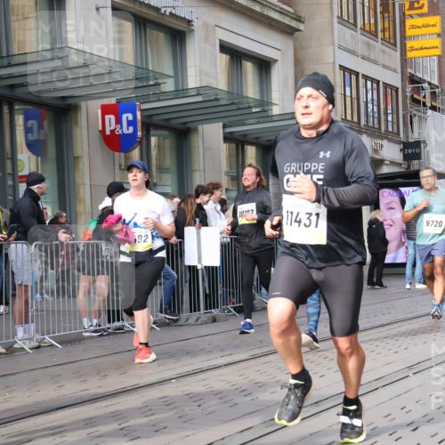 05.10.2025 - 20. swb-Marathon Bremen Strokosch-Dieckow http://msf.ph/oto/9252628 05.10.2025 10:55:15 Ziel 7165, 9195, 9197, 9492, 9621, 9720, 9722, 9856, 9882, 9902, 10088, 10107, 10111, 10195, 10256, 10260, 10262, 10287, 10323, 10475, 10653, 10745, 10755, 10757, 10800, 10909, 11025, 11081, 11197, 11249, 11380, 11431, 11586, 11588, 11624, 7165, 9195, 9197, 9492, 9621, 9720, 9722, 9856, 9882, 9902, 10088, 10107, 10111, 10195, 10256, 10260, 10262, 10287, 10323, 10475, 10653, 10745, 10755, 10757, 10800, 10909, 11025, 11081, 11249 meine-sportfotos.de