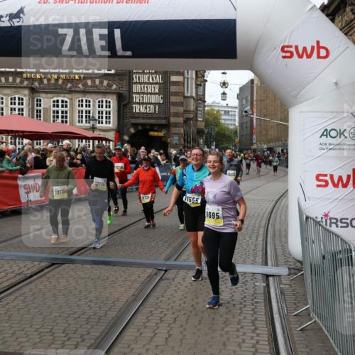 05.10.2025 - 20. swb-Marathon Bremen Yannick Fuchs http://msf.ph/oto/9252629 05.10.2025 11:14:24 Ziel 9695, 9724, 9818, 9819, 10114, 10115, 10201, 10832, 11135, 11539, 11555 meine-sportfotos.de