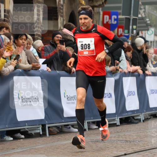 05.10.2025 - 20. swb-Marathon Bremen Strokosch-Dieckow http://msf.ph/oto/9252636 05.10.2025 12:50:53 Ziel 569, 908, 1063 meine-sportfotos.de