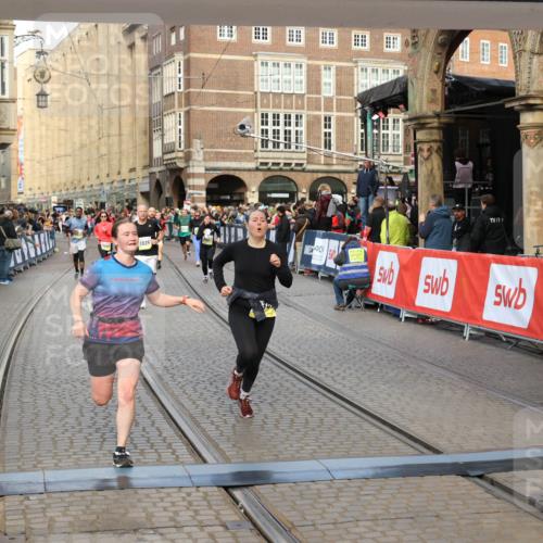 05.10.2025 - 20. swb-Marathon Bremen Yannick Fuchs http://msf.ph/oto/9252638 05.10.2025 10:54:14 Ziel 9520, 9807, 9835, 10019, 10075, 10631, 10662, 11151, 11303, 11339, 11347, 11432, 11593 meine-sportfotos.de