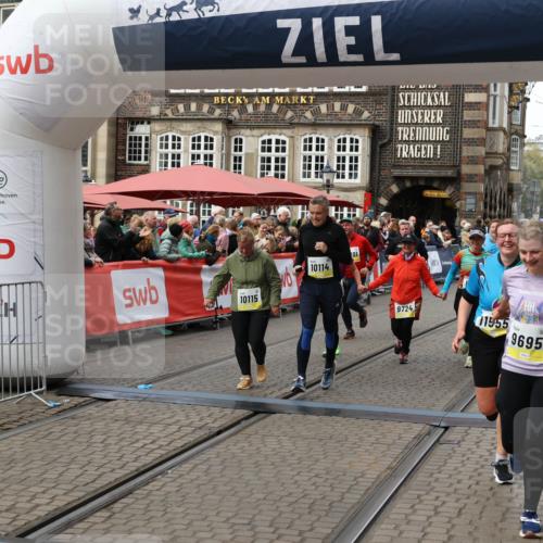 05.10.2025 - 20. swb-Marathon Bremen Yannick Fuchs http://msf.ph/oto/9252642 05.10.2025 11:14:24 Ziel 9695, 9724, 9818, 9819, 10114, 10115, 10201, 10832, 11135, 11539, 11555 meine-sportfotos.de