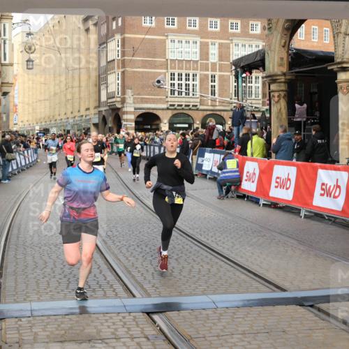 05.10.2025 - 20. swb-Marathon Bremen Yannick Fuchs http://msf.ph/oto/9252645 05.10.2025 10:54:14 Ziel 9520, 9807, 9835, 10019, 10075, 10631, 10662, 11151, 11303, 11339, 11347, 11432, 11593 meine-sportfotos.de