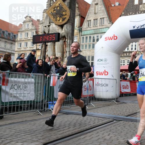 05.10.2025 - 20. swb-Marathon Bremen Yannick Fuchs http://msf.ph/oto/9252651 05.10.2025 10:45:24 Ziel 9290, 9963, 10431, 10634, 10822, 10898, 11488 meine-sportfotos.de