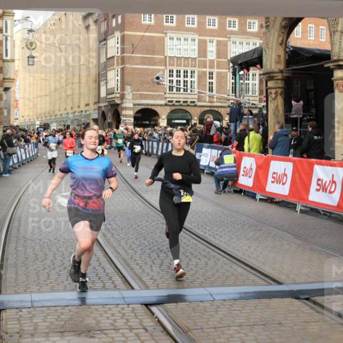 05.10.2025 - 20. swb-Marathon Bremen Yannick Fuchs http://msf.ph/oto/9252660 05.10.2025 10:54:15 Ziel 9402, 9520, 9807, 9835, 9935, 10019, 10075, 10631, 10662, 11151, 11303, 11339, 11347, 11432, 11593 meine-sportfotos.de