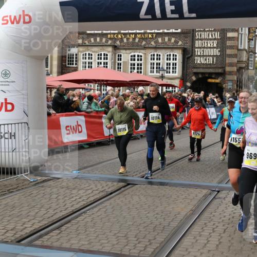 05.10.2025 - 20. swb-Marathon Bremen Yannick Fuchs http://msf.ph/oto/9252662 05.10.2025 11:14:24 Ziel 9695, 9724, 9818, 9819, 10114, 10115, 10201, 10832, 11135, 11539, 11555 meine-sportfotos.de