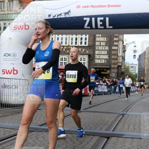05.10.2025 - 20. swb-Marathon Bremen Yannick Fuchs http://msf.ph/oto/9252674 05.10.2025 10:45:25 Ziel 9290, 9963, 10431, 10634, 10822, 10898, 11488 meine-sportfotos.de