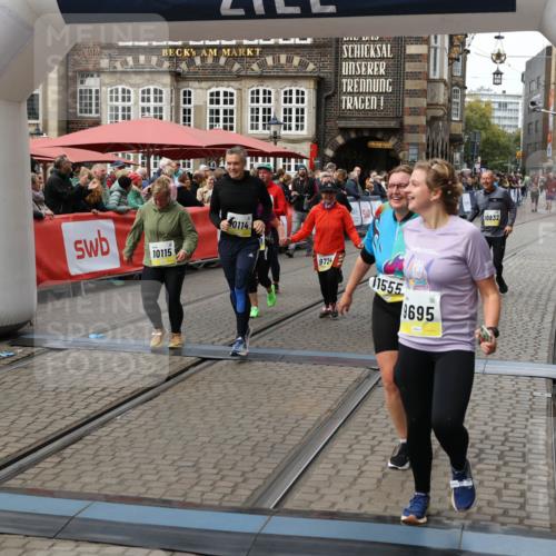 05.10.2025 - 20. swb-Marathon Bremen Yannick Fuchs http://msf.ph/oto/9252679 05.10.2025 11:14:25 Ziel 9695, 9724, 9818, 9819, 10114, 10115, 10201, 10832, 11135, 11539, 11555 meine-sportfotos.de