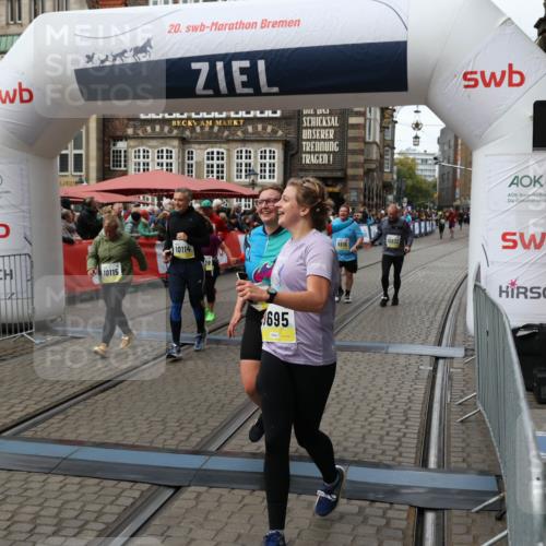 05.10.2025 - 20. swb-Marathon Bremen Yannick Fuchs http://msf.ph/oto/9252710 05.10.2025 11:14:25 Ziel 9695, 9724, 9818, 9819, 10114, 10115, 10201, 10832, 11135, 11539, 11555 meine-sportfotos.de