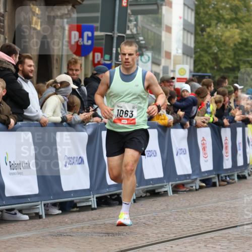 05.10.2025 - 20. swb-Marathon Bremen Strokosch-Dieckow http://msf.ph/oto/9252711 05.10.2025 12:50:58 Ziel 426, 569, 746, 1063, 1070, 1928, 2253, 3198 meine-sportfotos.de